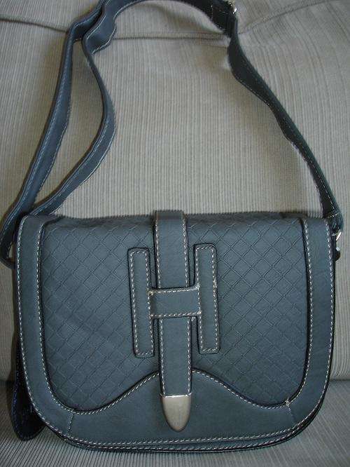 **Cute Ladies Grey PU Leather Slingbag With Beautiful Detail & Design**BRAND NEW***
