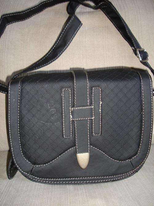 **Cute Ladies Black PU Leather Slingbag With Beautiful Detail & Design**BRAND NEW***