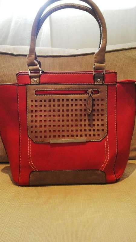 **Stunning Ladies Red/Tan PU Leather Handbag With Beautiful Detail & Design**BRAND NEW**