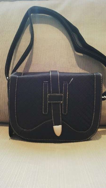 **Cute Ladies Black PU Leather Slingbag With Beautiful Detail & Design**BRAND NEW***