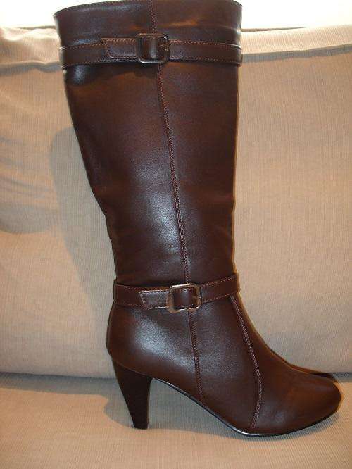***Beautiful Ladies Long Brown Hard Leather Like Boots***Size 8 ONLY***STUNNING***BRAND NEW***