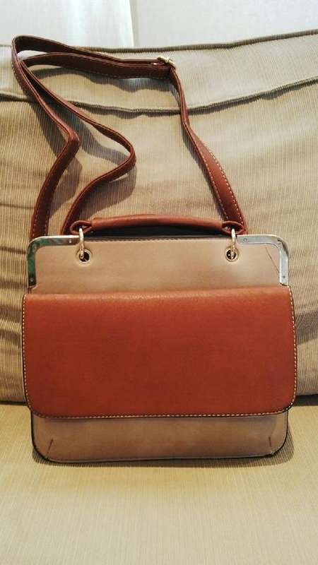 **Stunning Ladies Small Clutch Style PU Leather Handbag With Beautiful Detail & Design**BRAND NEW**
