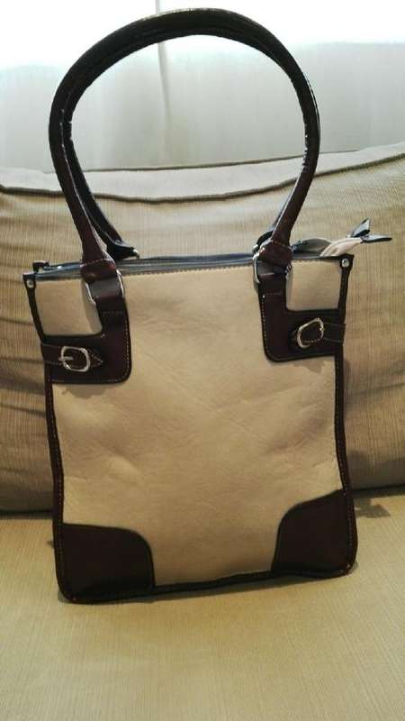 **Stunning Ladies Cream/Brown PU Leather Handbag With a Beautiful Design**2 Divided Sections**