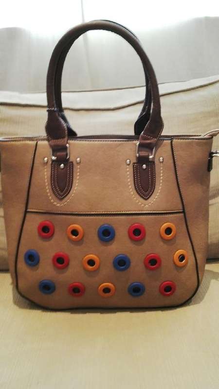 **Cute Ladies BEIGE PU Leather Handbag With Beautiful Detail & Design**BRAND NEW**