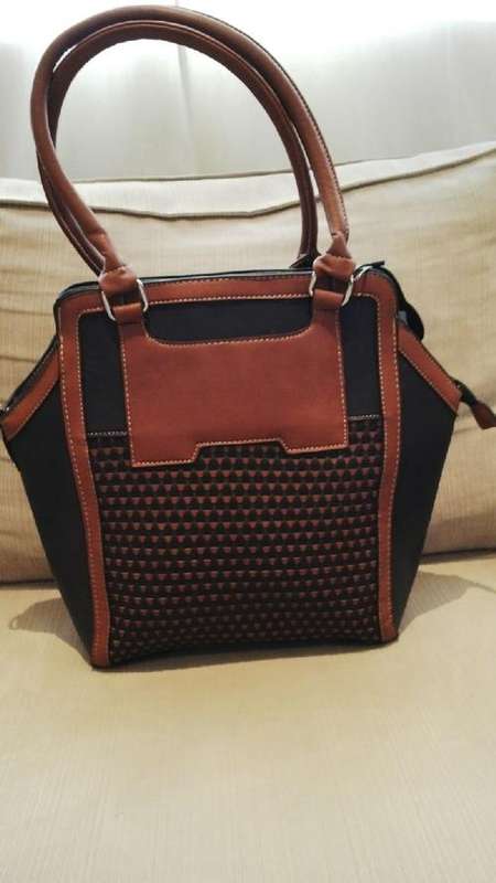 **Stunning Ladies Black/Brown/Tan PU Leather Handbag With Beautiful Detail & Design**BRAND NEW**