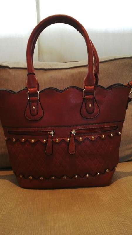 **Stunning Ladies TAN/GOLD PU Leather Handbag With Beautiful Detail & Design***BRAND NEW**