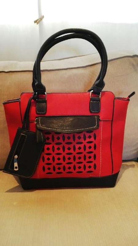 **Stunning Ladies RED/BLACK 3pc PU Leather Handbag Set**Beautiful Detail & Design**BRAND NEW**