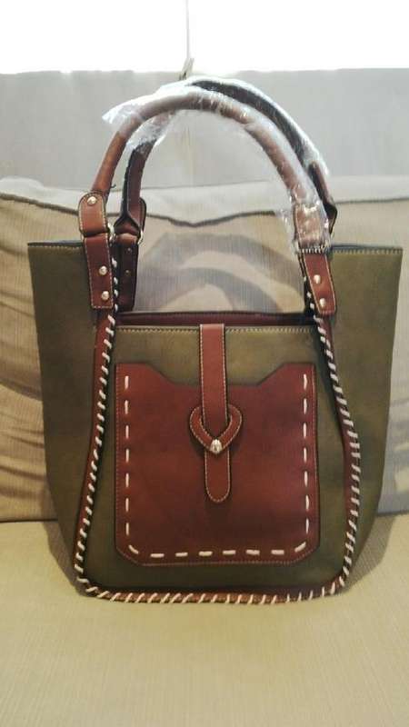 **Stunning Ladies Olive/Tan PU Leather Handbag With Beautiful Detail & Design**BRAND NEW**