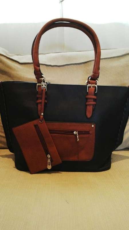 **Stunning Ladies 2pc Black/Tan PU Leather Handbag/ Travel Bag**52cm**BEAUTIFUL PIECE**BRAND NEW**