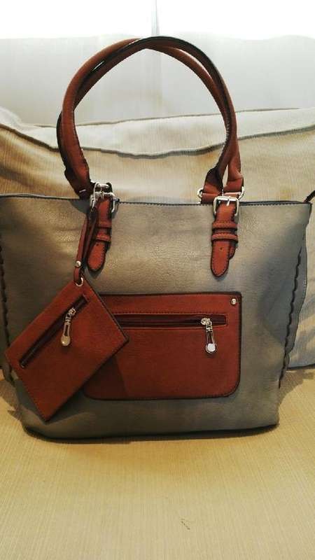 **Stunning Ladies 2pc Grey/Tan PU Leather Handbag/ Travel Bag**52cm**BEAUTIFUL PIECE**BRAND NEW**