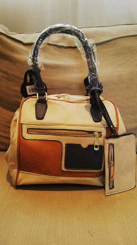 ***Stunning Ladies 2pc Cream/Tan/Blue PU Leather Handbag***BEAUTIFUL PIECE***BRAND NEW***
