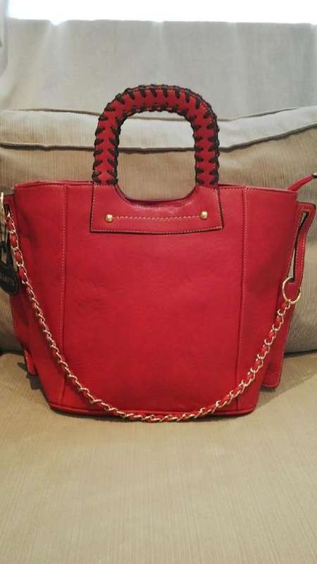 **Stunning Ladies RED/GOLD PU Leather Handbag With Beautiful Detail & Design***BRAND NEW**