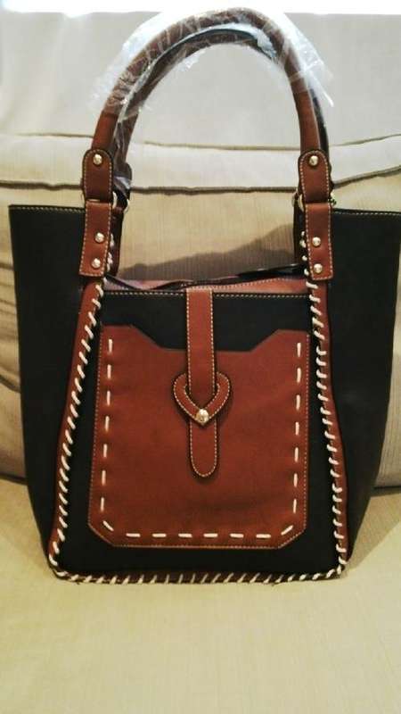**Stunning Ladies Black/Tan PU Leather Handbag With Beautiful Detail & Design**BRAND NEW**