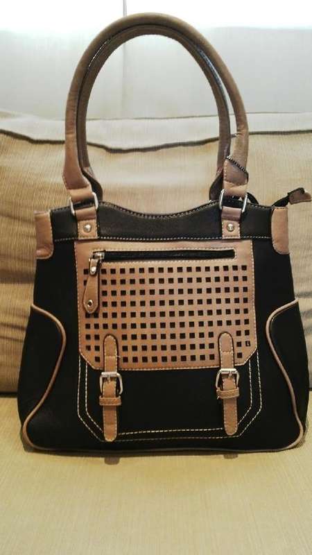 **Stunning Ladies BLACK/TAN PU Leather Handbag With Beautiful Detail & Design**BRAND NEW**