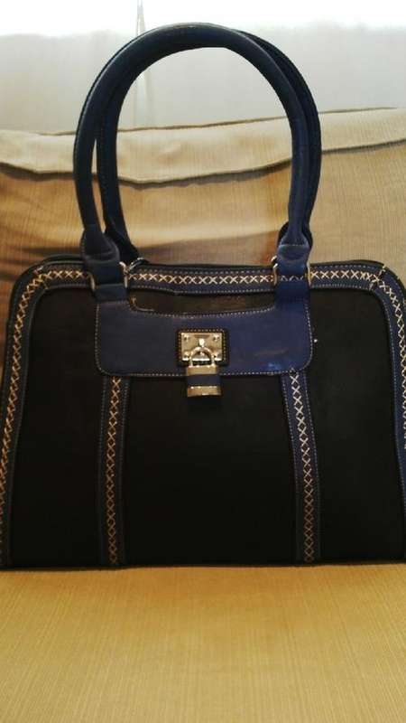 **Stunning Ladies Black/Blue PU Leather Handbag With Beautiful Detail & Design**BRAND NEW**