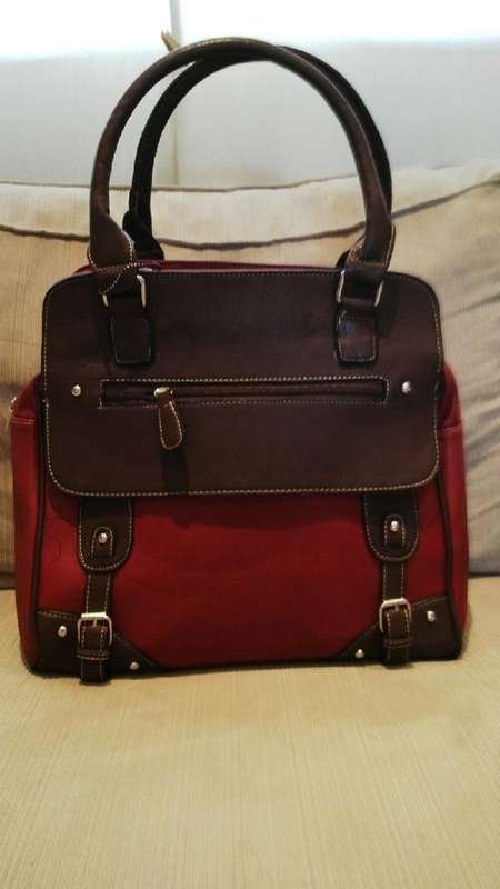 **Stunning Ladies Wine/Plum/Brown PU Leather Handbag With Beautiful Detail & Design**BRAND NEW**