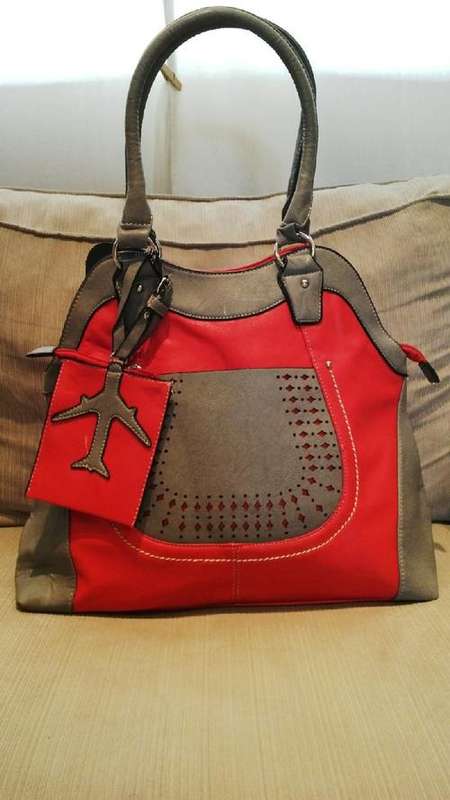 **Stunning Ladies 2pc Red/Grey PU Leather Handbag/ Travel Bag**49cm**BEAUTIFUL PIECE**BRAND NEW**