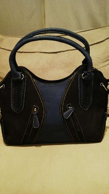 **Stunning Ladies Black/Blue PU Leather Handbag With Beautiful Detail & Design**BRAND NEW**