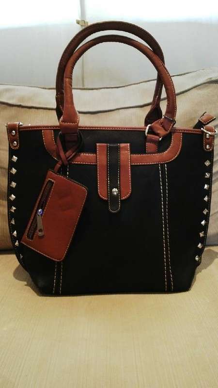 ***Stunning Ladies 2pc Black/Tan PU Leather Handbag***BEAUTIFUL PIECE***BRAND NEW***