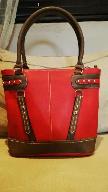 ***Stunning Ladies Red/Brown PU Leather Handbag***BEAUTIFUL PIECE***BRAND NEW***