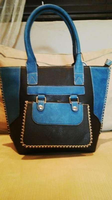***Stunning Ladies 2pc Black/Blue PU Leather Handbag***BEAUTIFUL PIECE***BRAND NEW***