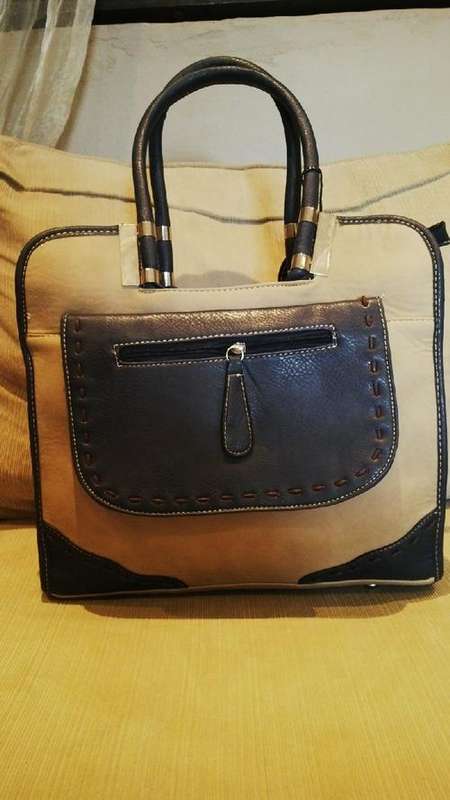 *Pretty Ladies L GREY/BROWN PU Leather Handbag / SlingBag With Beautiful Detail & Design**BRAND NEW*