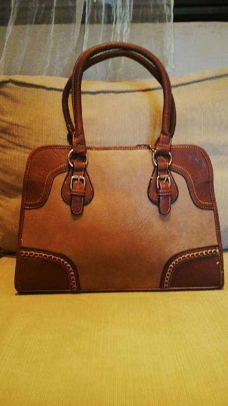 **Pretty Ladies Beige/Brown PU Leather Handbag With Beautiful Detail & Design**BRAND NEW**