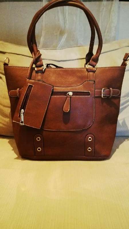 ***NEW***Stunning Ladies 2pc TAN PU Leather Handbag***BEAUTIFUL PIECE***BRAND NEW***