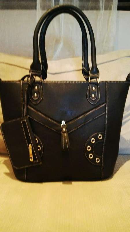 ***NEW***Stunning Ladies 2pc BLACK PU Leather Handbag***BEAUTIFUL PIECE***BRAND NEW***