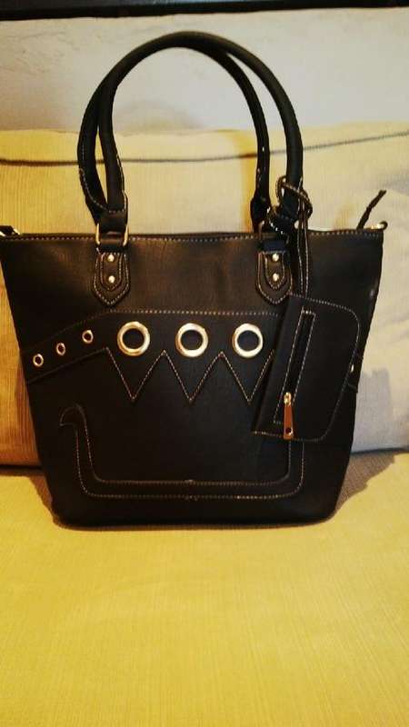 ***NEW***Stunning Ladies 2pc BLACK PU Leather Handbag***BEAUTIFUL PIECE***BRAND NEW***