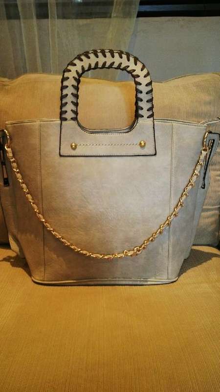 **NEW**Stunning Ladies GREY/GOLD PU Leather Handbag With Beautiful Detail & Design***BRAND NEW**
