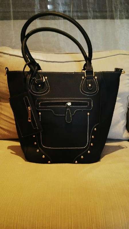 ***NEW***Stunning Ladies 2pc BLACK PU Leather Handbag***BEAUTIFUL PIECE***BRAND NEW***