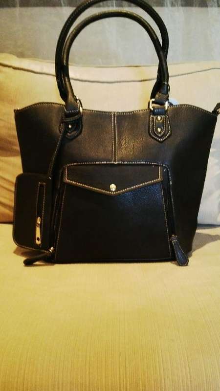 ***NEW***Stunning Ladies 2pc BLACK PU Leather Handbag***BEAUTIFUL PIECE***BRAND NEW***