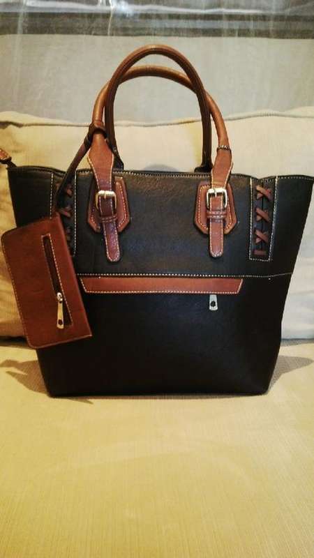 ***NEW***Stunning Ladies 2pc BLACK/TAN PU Leather Handbag***BEAUTIFUL PIECE***BRAND NEW***