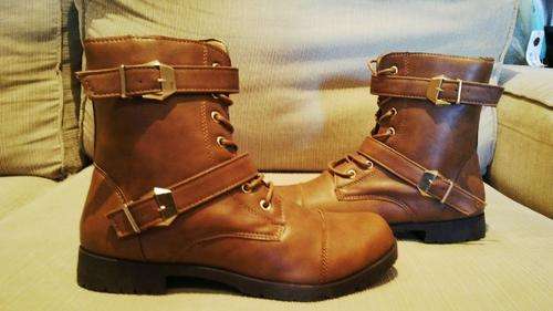 ***Stunning Ladies Short CARAMEL/TAN Leather Like Boots***Size 6 ONLY***BEAUTIFUL***BRAND NEW***