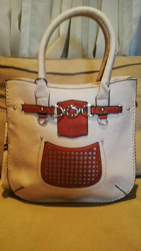 **NEW**Stunning Ladies CREAM/TAN PU Leather Handbag With Beautiful Detail & Design***BRAND NEW**