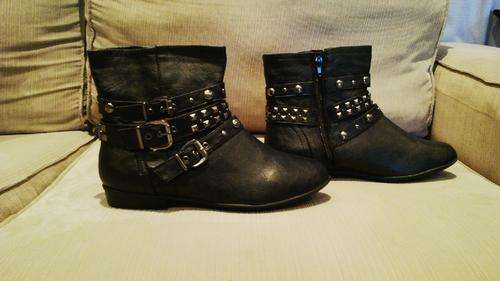 *Cute & Funky Ladies Short Black Leather Like Boots*Size 4, 5, 6, 7, 8, 9 ONLY*STUNNING*BRAND NEW*