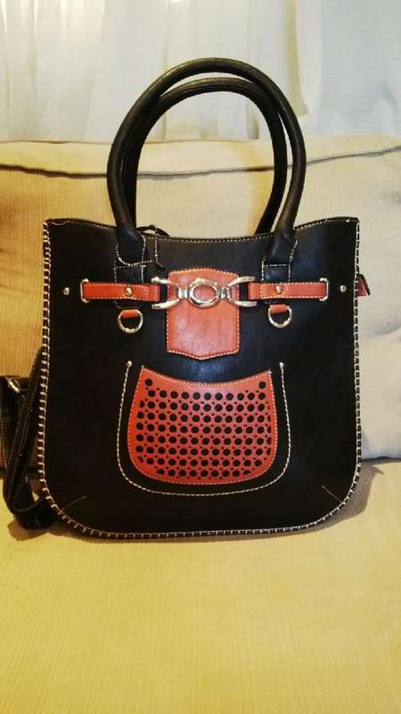 **NEW**Stunning Ladies BLACK/TAN PU Leather Handbag With Beautiful Detail & Design***BRAND NEW**