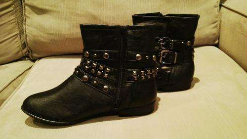 ***NEW DESIGN***Cute & Funky Ladies Short Black Leather Like Boots***Size 6 ONLY***STUNNING***