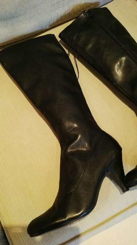 **Stunning Ladies Long BLACK "Leather Like" Boots With Full Zip Up**50CM*Size 7*BEAUTIFUL*BRAND NEW*