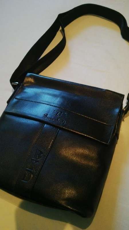 **MENS SLIM BLACK PU LEATHER MESSENGER BAG**Great for Ipads/Tablets**BRAND NEW**