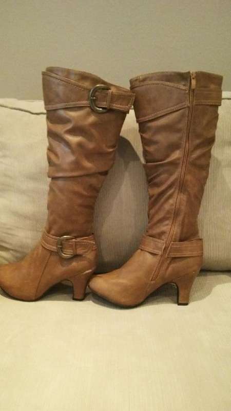 **Stunning Ladies Long TAN Leather Like Boots With Funky Design**Size 7 ONLY**BEAUTIFUL**BRAND NEW**