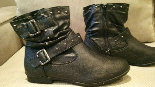**NEW DESIGN***Cute & Funky Ladies Short Black Leather Like Boots**Size 4, 5, 6, 7 ONLY**STUNNING**