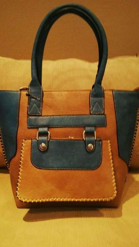*Stunning Ladies 2pc Beige/Blue PU Leather Handbag/Clutch With Beautiful Detail & Design*BRAND NEW*