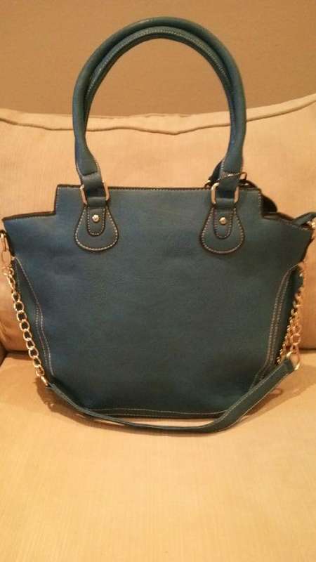 **NEW**Stunning Ladies BLUE/GOLD PU Leather Handbag With Beautiful Detail & Design**BRAND NEW**