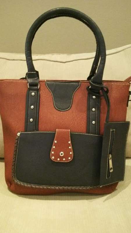 **Stunning Ladies TAN/BLUE 2PC PU Leather Handbag With Beautiful Detail & Design**BRAND NEW**