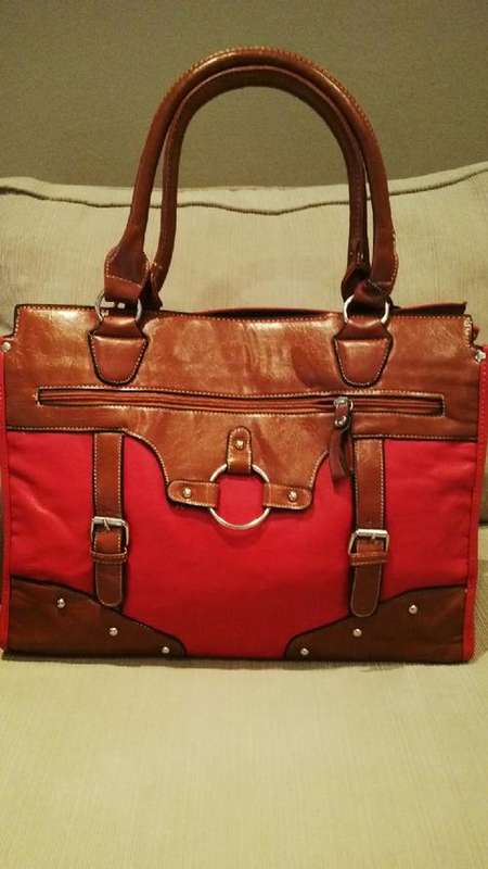 **Stunning Ladies Soft PU Leather Handbag With Beautiful Detail & Design**4 Colours**BRAND NEW**