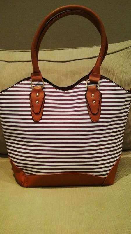 **NEW**Stunning Ladies PURPLE/TAN PU Leather Handbag With Beautiful Detail & Design**BRAND NEW**
