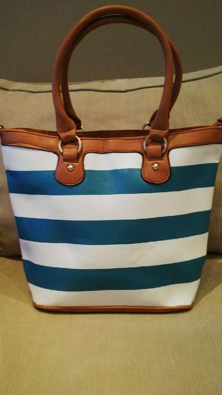 **NEW**Stunning Ladies BLUE/TAN PU Leather Handbag With Beautiful Detail & Design**BRAND NEW**