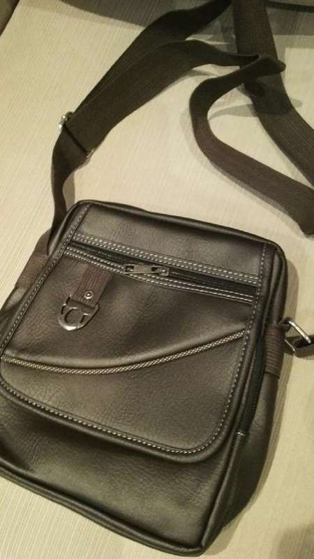 **NEW**MENS BLACK PU LEATHER MESSENGER BAG**Great for 7/10"Tablets**2 AVAIL**BRAND NEW**